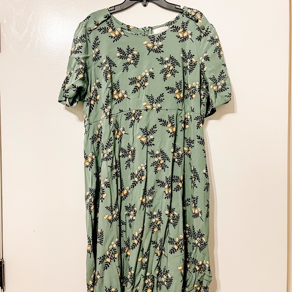 LC Lauren Conrad Dresses & Skirts - LC Lauren Conrad floral green midi maternity dress